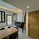 Elegant With Mezzanine, Center Apartment *