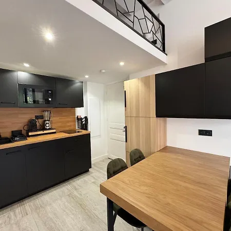 Elegant With Mezzanine, Center *