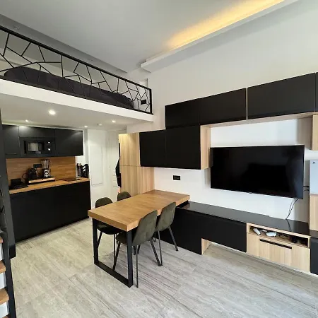 Elegant With Mezzanine, Center