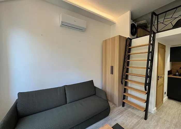 Elegant With Mezzanine, Center