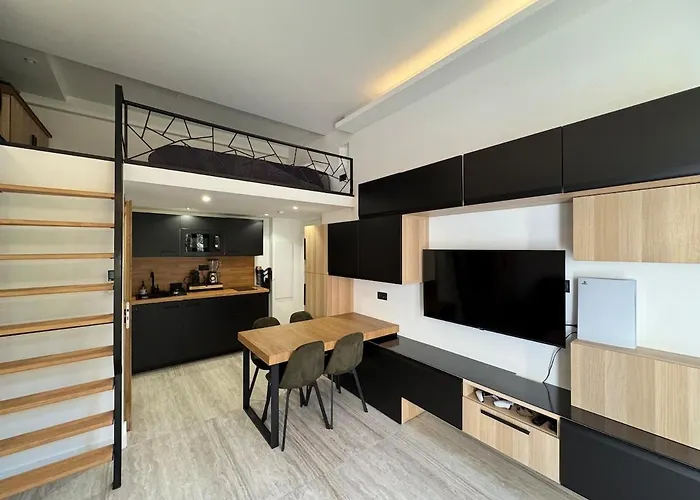 Elegant With Mezzanine, Center *