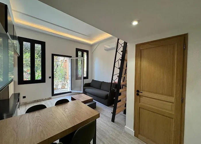 Elegant With Mezzanine, Center 公寓 *